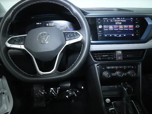 Used 2024 Volkswagen Taos SE AWD/4WD image 29