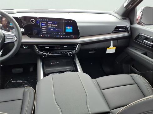 New 2026 Chevrolet Suburban Premier w/ Sun And Tow Package AWD/4WD image 15