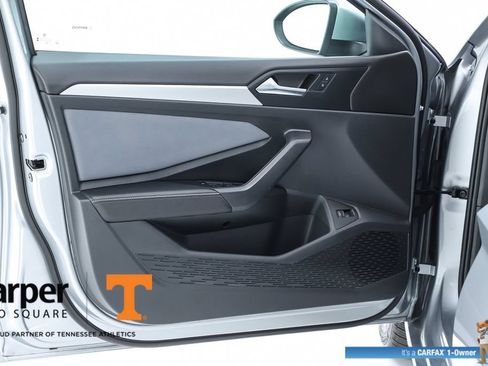 Used 2025 Volkswagen Jetta SE FWD image 18