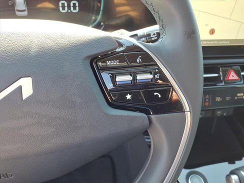 New 2025 Kia Niro EX Touring image 21