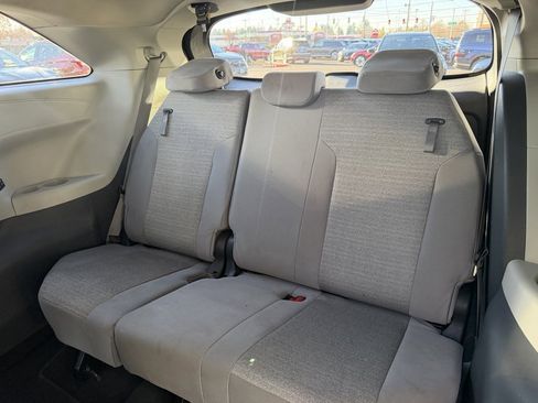 Used 2021 Toyota Sienna LE image 29