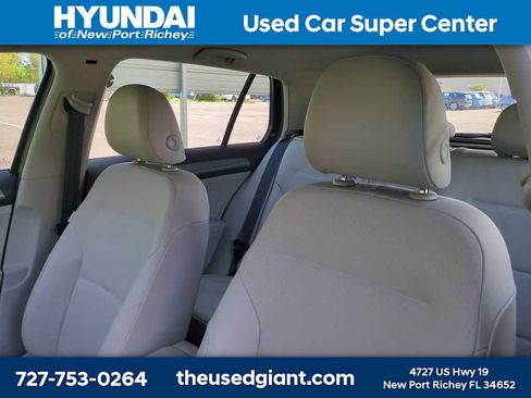 Used 2016 Volkswagen Golf S FWD image 7