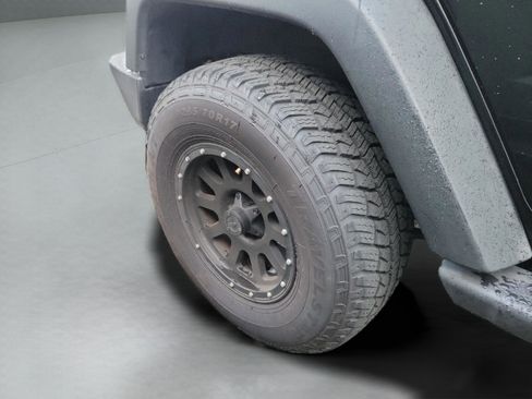 Used 2010 Jeep Wrangler Unlimited Islander image 29