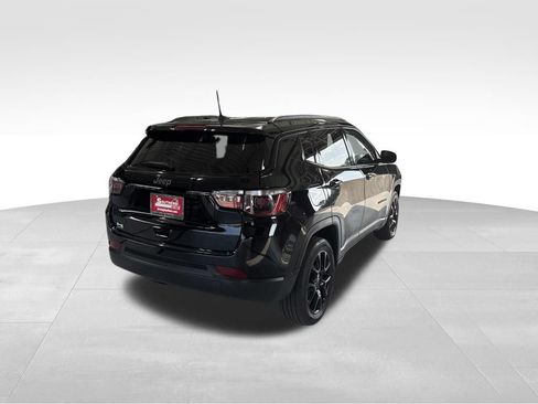Used 2025 Jeep Compass Latitude w/ Convenience Group AWD/4WD image 5