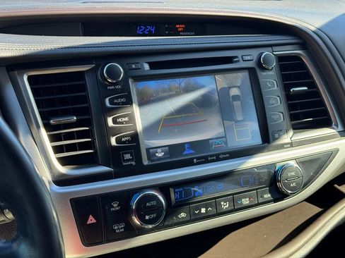 Used 2017 Toyota Highlander Limited image 37