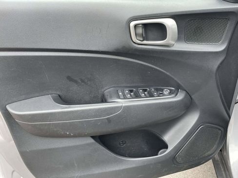 Used 2024 Hyundai Venue SEL FWD image 13