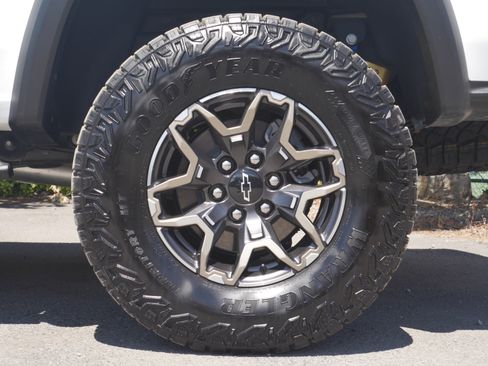 Used 2024 Chevrolet Colorado ZR2 w/ ZR2 Convenience Package III AWD/4WD image 8