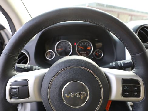 Used 2015 Jeep Compass High Altitude image 24