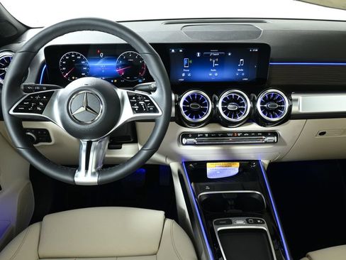 New 2026 Mercedes-Benz GLB 250 4MATIC image 16