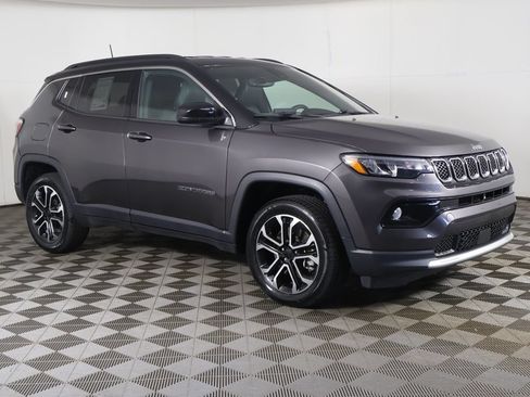 Used 2023 Jeep Compass Limited AWD/4WD image 2