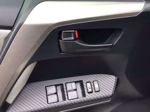 Used 2015 Toyota RAV4 LE image 17