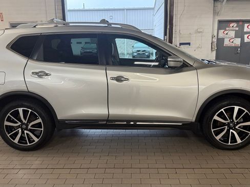 Used 2019 Nissan Rogue SL w/ Premium Package FWD image 2