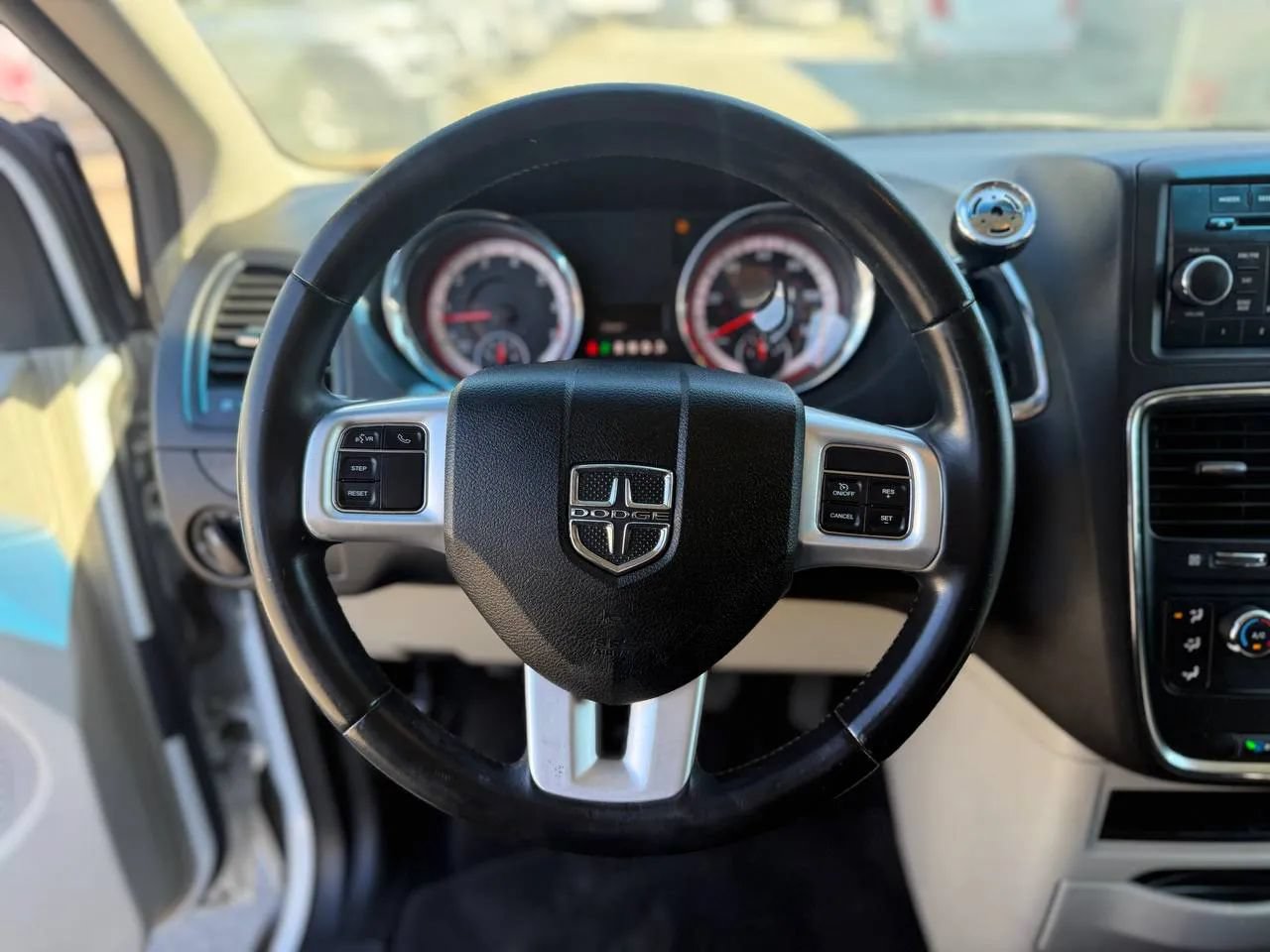 Used 2015 Dodge Grand Caravan American Value Package w/ UConnect Hands-Free Group FWD image 31