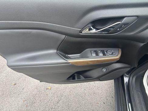 Certified 2023 GMC Acadia SLE w/ Driver Convenience Package image 27