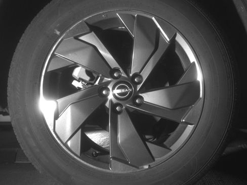 Used 2025 Nissan Rogue SV image 15