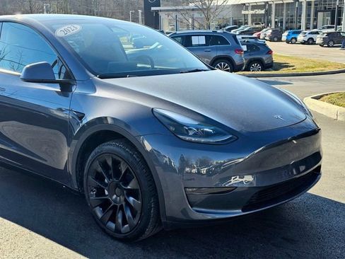 Used 2023 Tesla Model Y Long Range image 2