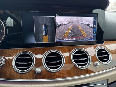 Used 2017 Mercedes-Benz E 300 4MATIC image 31