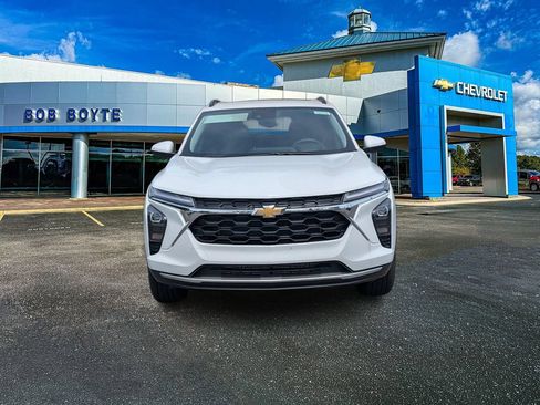 New 2026 Chevrolet Trax LT w/ Sunroof Package FWD image 10
