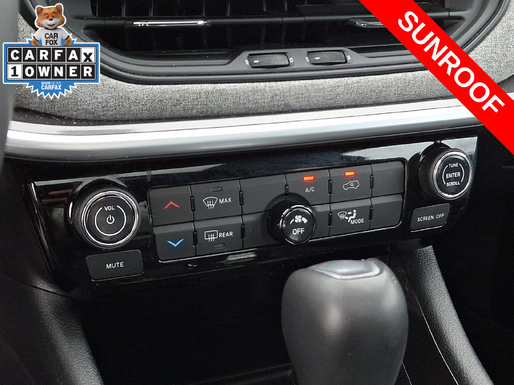 Used 2024 Jeep Compass Latitude w/ Sun and Sound Group AWD/4WD image 16