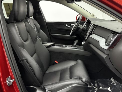 Used 2019 Volvo XC60 T6 Momentum w/ Premium Package image 38
