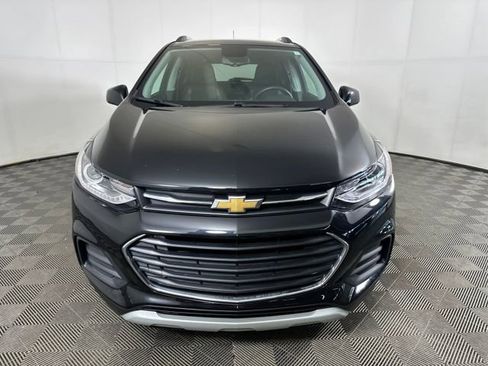 Used 2022 Chevrolet Trax LT w/ LT Convenience Package image 8