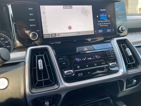 Used 2023 Kia Sorento EX image 13