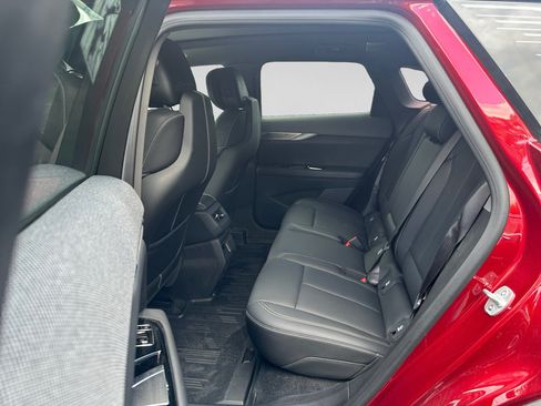 Used 2025 Cadillac Optiq Sport 2 w/ LPO, Floor Liner Package AWD/4WD image 10