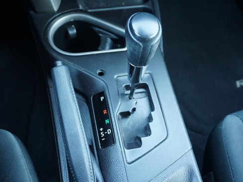 Used 2018 Toyota RAV4 LE image 10