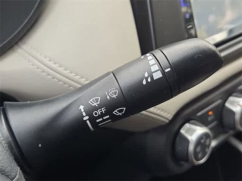 Used 2020 Nissan Versa SV image 25