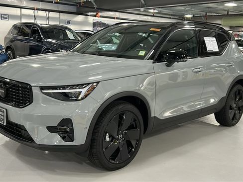 Used 2026 Volvo XC40 B5 Ultra w/ Climate Package AWD/4WD image 3