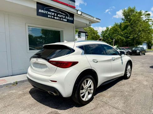 Used 2017 INFINITI QX30 Premium w/ Technology Package FWD image 13