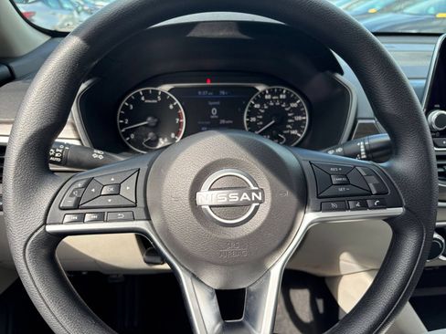 Used 2025 Nissan Altima 2.5 SV FWD image 27