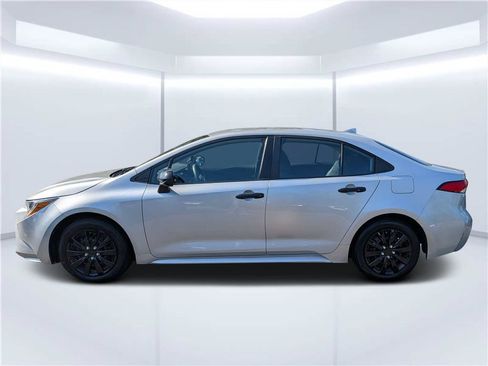Used 2022 Toyota Corolla LE FWD image 6