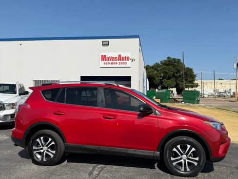 Used 2017 Toyota RAV4 LE FWD image 2