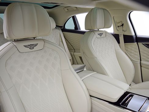 Certified 2022 Bentley Flying Spur V8 AWD/4WD image 24