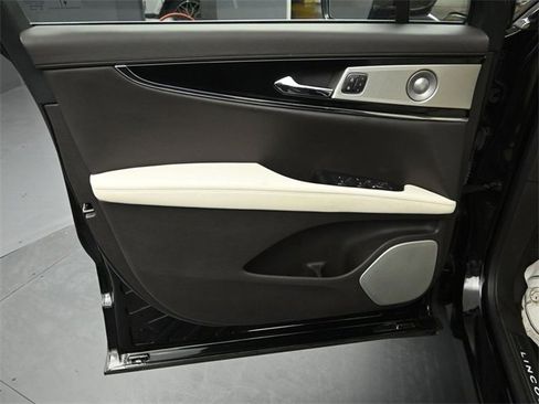 Certified 2022 Lincoln Nautilus Black Label w/ Class II Trailer Tow Package image 21