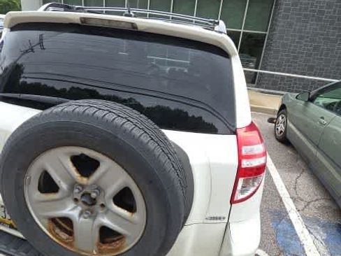 Used 2011 Toyota RAV4 4WD w/ Upgrade Value Pkg image 8