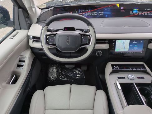 New 2025 Lincoln Navigator L Reserve AWD/4WD image 16
