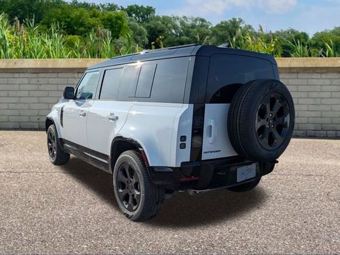 New 2026 Land Rover Defender 110 X-Dynamic SE image 6