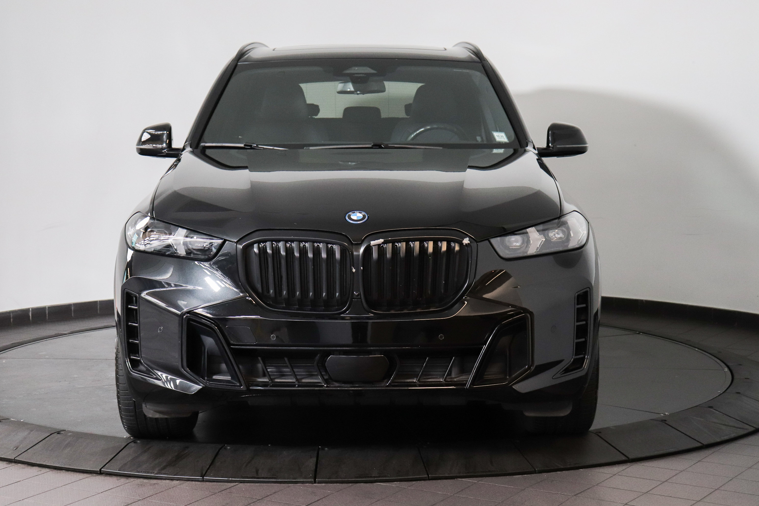 Used 2024 BMW X5 xDrive50e w/ M Sport Package AWD/4WD image 10
