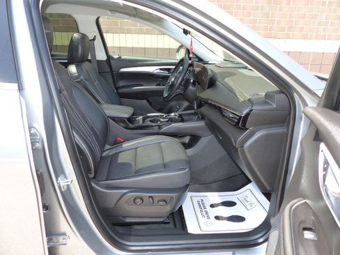 Used 2025 Buick Envision Avenir AWD/4WD image 39