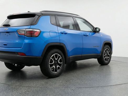 Used 2025 Jeep Compass Trailhawk AWD/4WD image 9