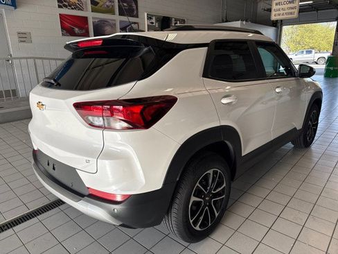 Used 2024 Chevrolet TrailBlazer LT w/ LT Cold Weather Package FWD image 3