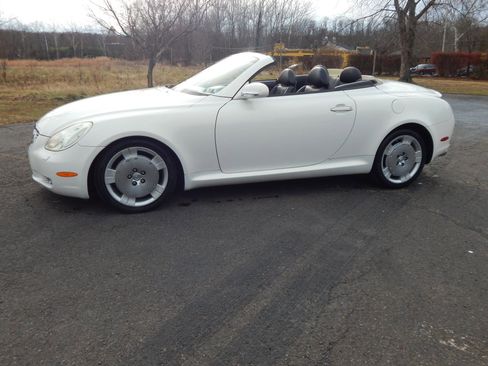 Used 2005 Lexus SC 430 Convertible w/ Preferred Accessory Pkg image 3