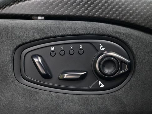 Used 2023 Aston Martin V8 Vantage Coupe RWD image 12