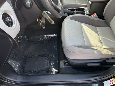 Used 2017 Toyota Corolla LE FWD image 28