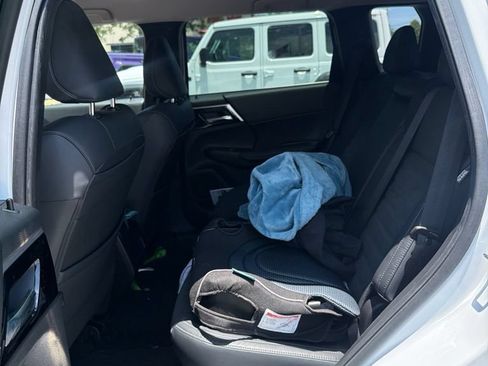 Used 2022 Mitsubishi Outlander SE FWD image 15