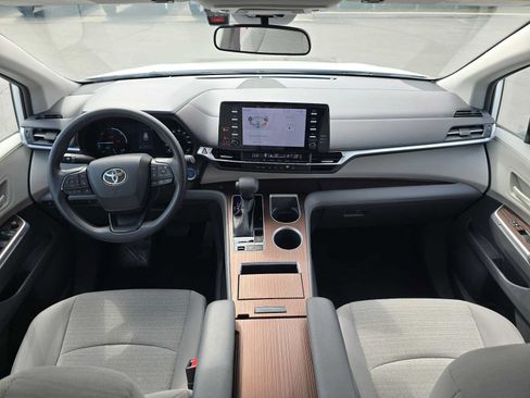 Used 2023 Toyota Sienna LE FWD image 21