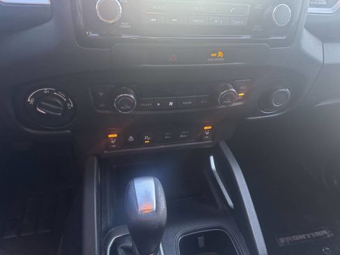 Used 2022 Nissan Frontier SV image 35