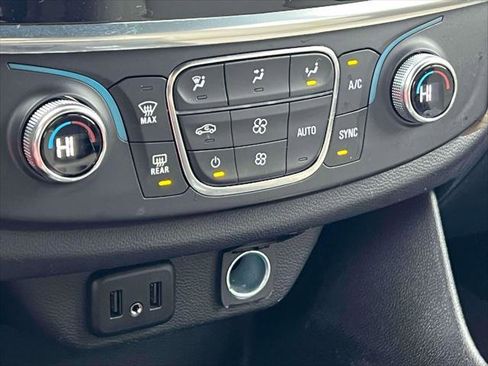 Used 2023 Chevrolet Traverse LS image 30